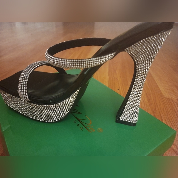 New Rhinestone Platform Heels - Picture 7 of 8